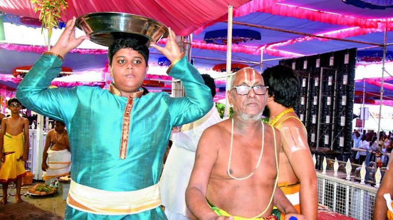 Himanshu, the grandson of Chief Minister K. Chandrasekhar Rao, brings pattu vastralu on behalf of the Chief Ministers family at Bhadrachalam on Wednesday.