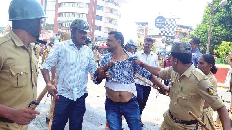 Police caned and arrested Popular Front of India (PFI) activitists in Mangaluru. (Photo: KPN)