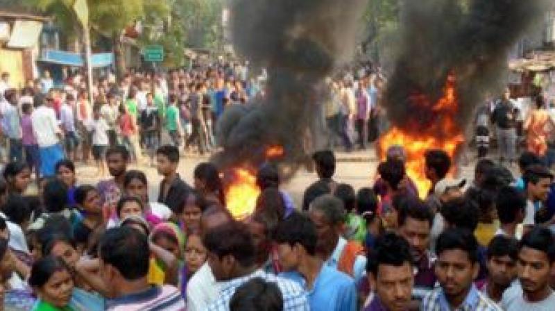 Angry protesters burn tyres during a demonstration against the administration after an explosion in an illegal firecracker unit in Nalanda district of Bihar. (Photo: PTI)