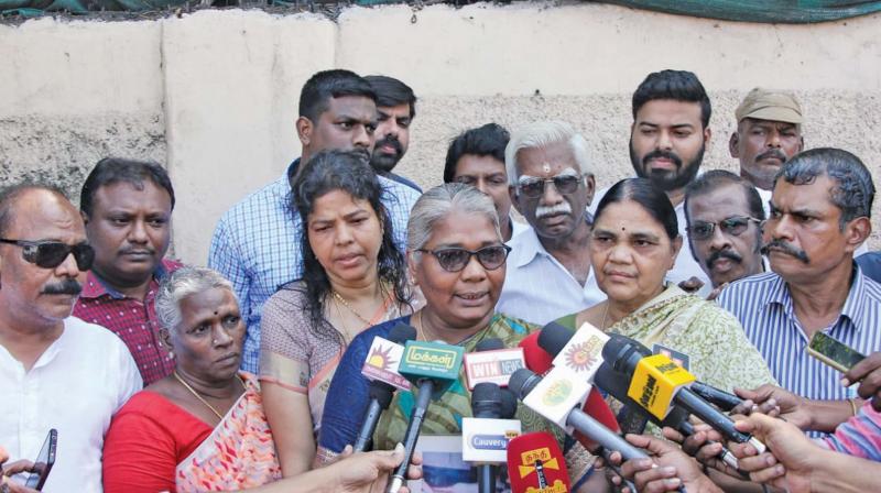 Families of the victim address the media after submitting their petition to the Governor,  asking him not to release the  convicts  arrested in the Rajiv Gandhi assasination case. 	  (Image: DC)