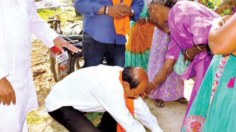 BJP candidate Siddaramaiah seeks votes in Mandya