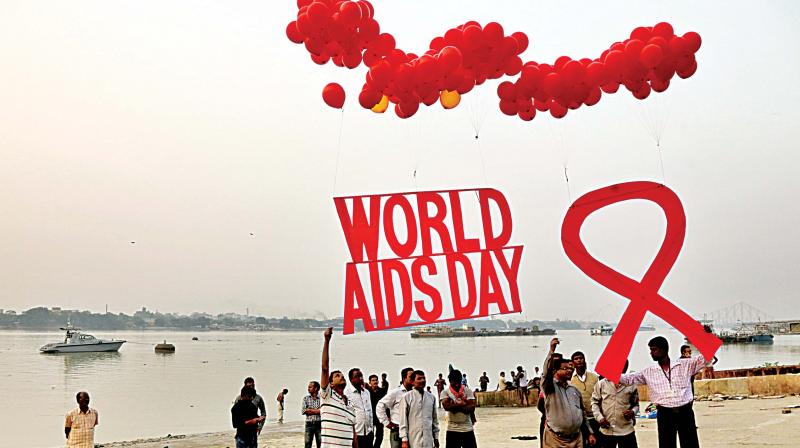 Activists prepare to release campaign materials into the air ahead of World AIDS Day on the banks of the Ganges River in Kolkata, on Wednesday. (Photo: AP)