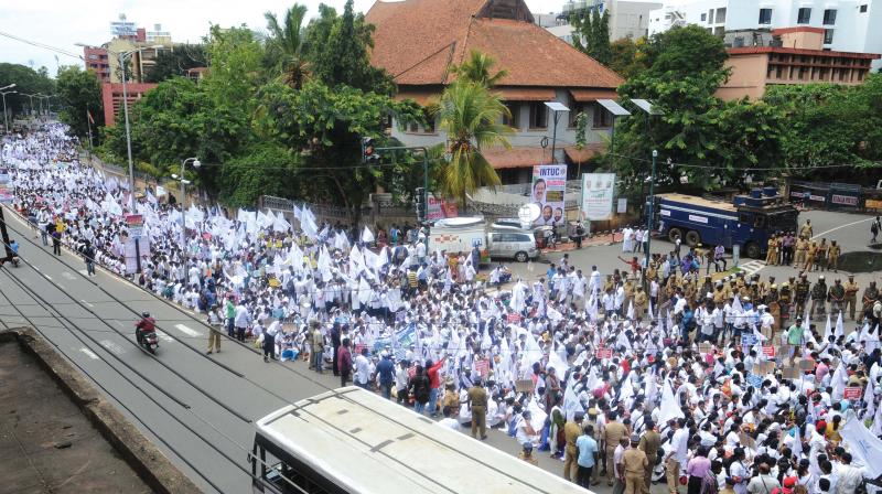 Members of United Nurses Association lay siege to the Secretariat to protest against exploitation by private hospital managements in Thiruvananthapuram on Tuesday. (Photo: A.V. MUZAFAR)