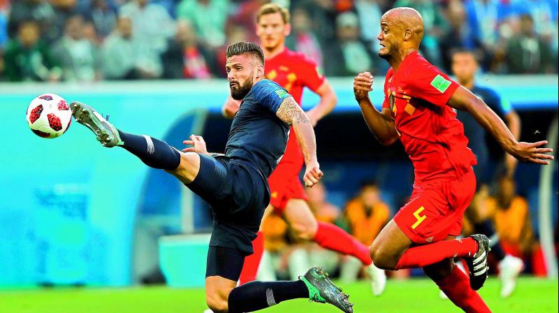 French forward Olivier Giroud controls the ball as Belgium defender Vincent Kompany tries to play catch up on Monday.(Photo: AFP)