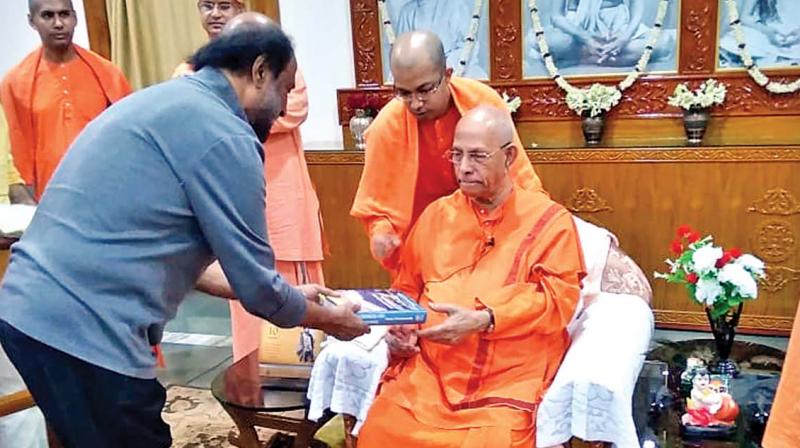 Rajinikanth paying respects to Swami Smaranananda Maharaj at Belur Math.