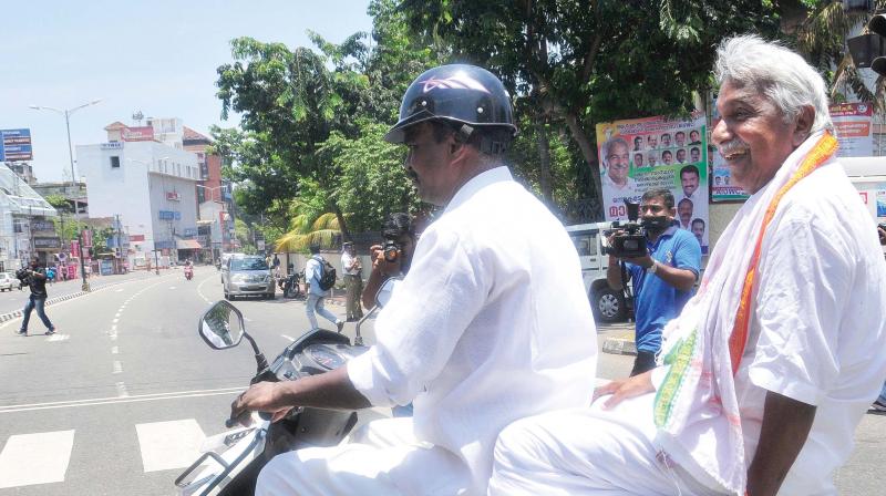 Congress leader Oommen Chandy returns on a bike after inaugurating UDFs Bharat Bandh march in front of AGs office in Thiruvananthapuram on Monday  (Photo: A.V. MUZAFAR)