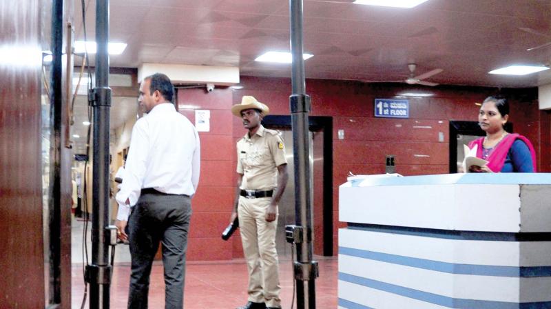 New metal detector placed at Lokayukta office following attack on Lokayukat justice Vishwanath Shetty, in Bengaluru on Thursday 	DC