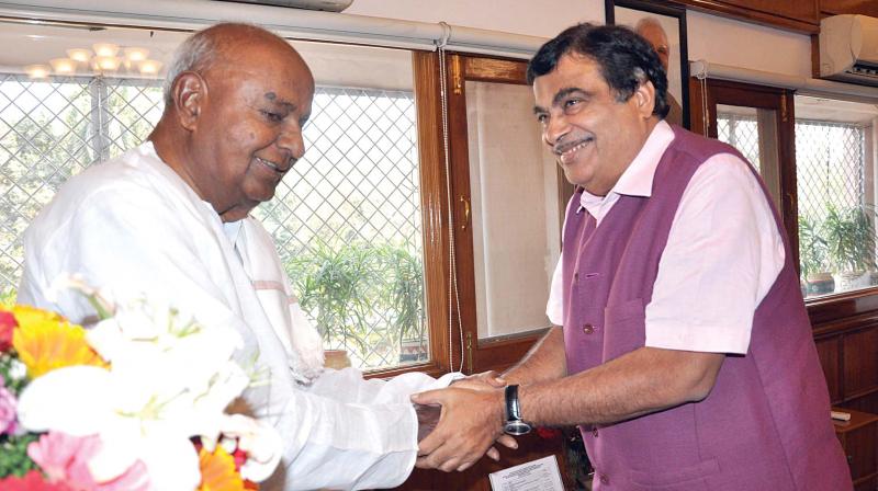 Former PM Deve Gowda called on Union Water Resources Minister Nitin Gadkari on Thursday to discuss the Cauvery row.