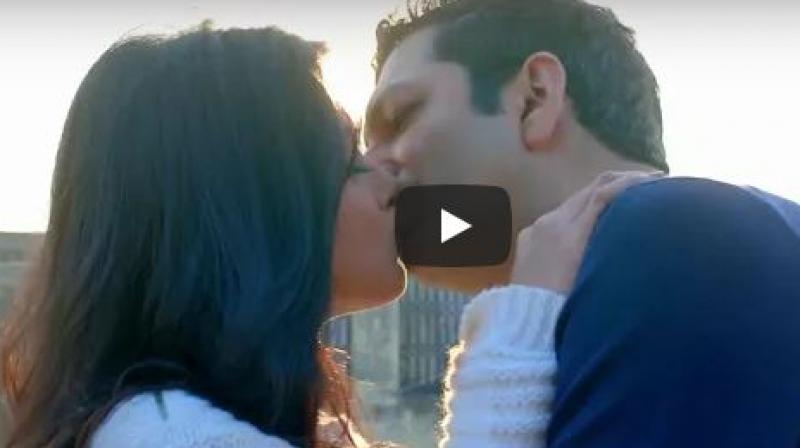 Screenshot from Jennifer Winget and Kunal Kohlis kiss from Phir Se...