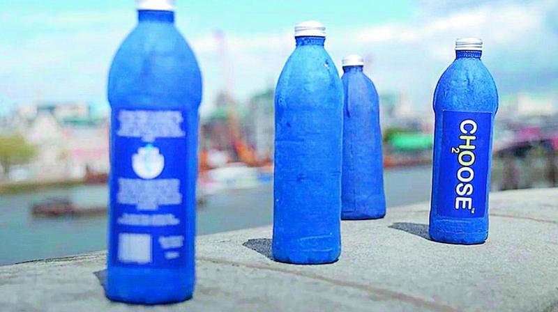 The Choose Water Bottle is a completely plastic free, decomposable bottle that aims to replace plastic water bottles.