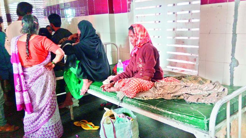 Women are seen sharing a bed at the Petlaburj maternity hospital after many patients were shifted from Niloufer hospital. (Photo:DC)