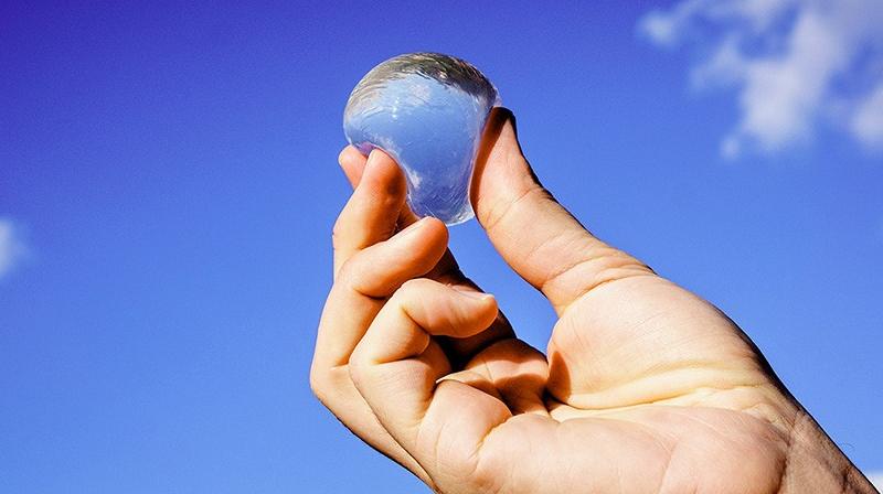 The edible water ball (Photo: Skipping Rock Labs)