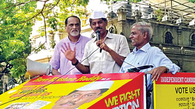 Social activist SR Hiremath and Independent candidate Ravi Krishna Reddy during election campaign in Bengaluru  (Image: KPN)