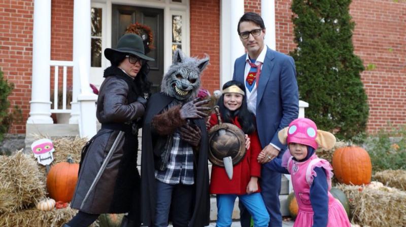 Justin Trudeau with his family dressed in Halloween costumes. (Photo: Twitter / Justin Trudeau)