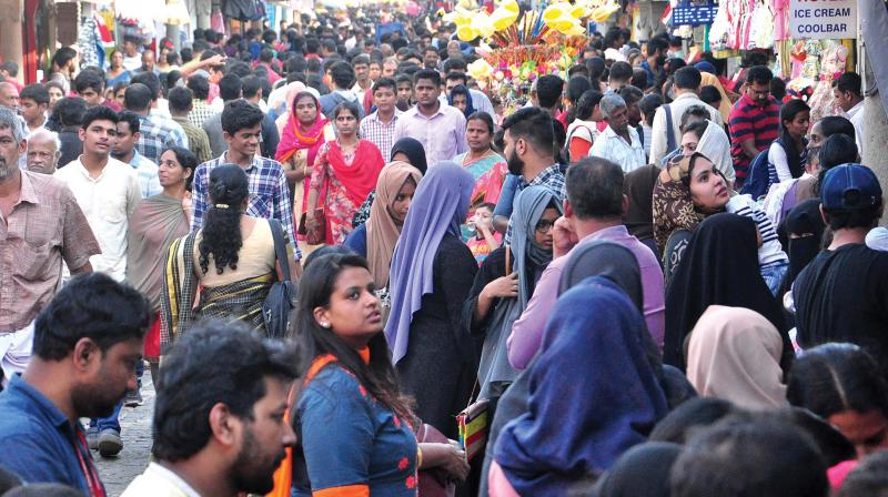 City folks busy with last-minute purchases at SM Street, Kozhikode in connection with Onam-Bakrid celebrations on Tuesday. (Photo: VENUGOPAL)