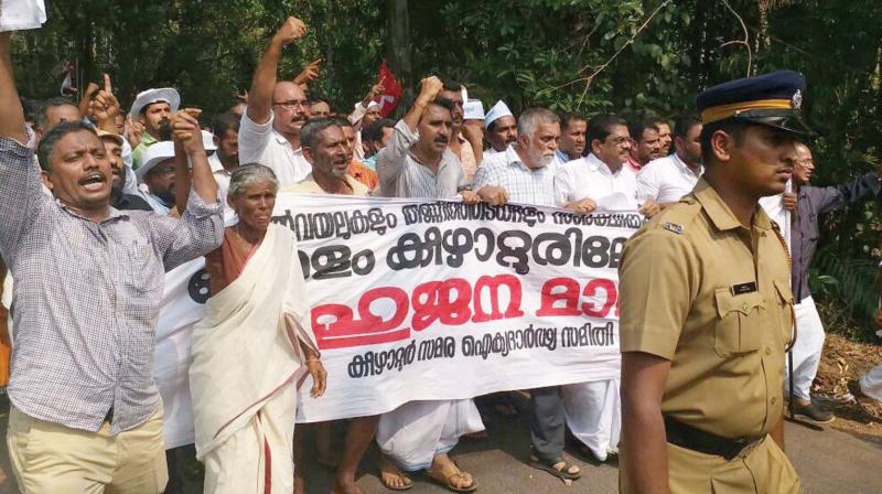 Kerala to Keezhattoor march kickstarts in Taliparamba on Sunday. Vayalkilikal leader Nambradath Janakiyamma, Congress leader V.M. Sudheeran, BJP leader   B. Gopalakrishnan are seen. (Photo:  DC)