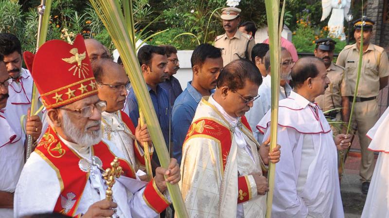 Police keeps vigil during the Palm Sunday procession ed by Cardinal Mar George Alencherry at St Marys Basilica in Kochi.  (Photo: SUNOJ NINAN MATHEW)