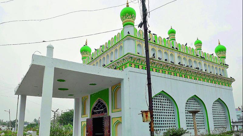 Daira Mir Momin is one of the most important graveyards of  the Muslim community in the city.