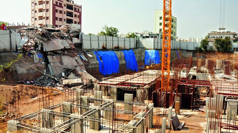 The site of the Sumadhura Constructions building shows that there was no retaining wall. A portion of the adjacent building collapsed into the Sumadhura site. (Photo: Deepak Deshpande)