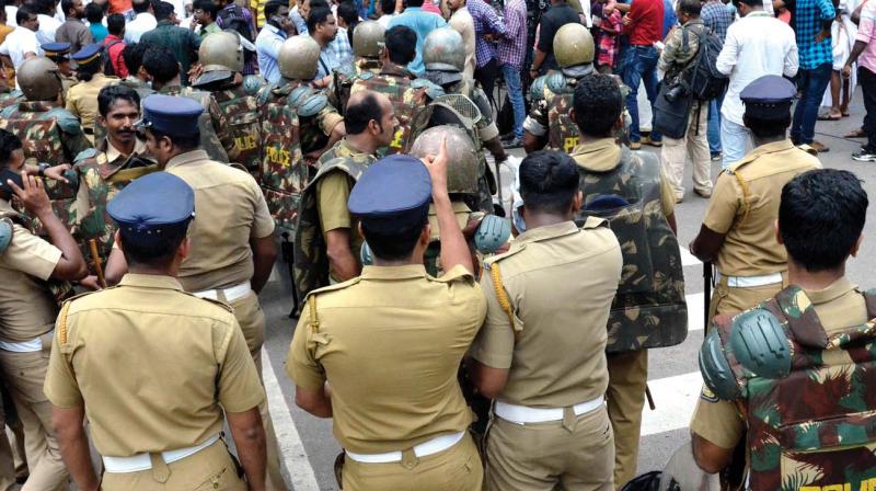 Police keeps vigil as Hindu Mahasabha members protest against Mondays hartal in front of the secretariat on Wednesday. (Photo: DC)
