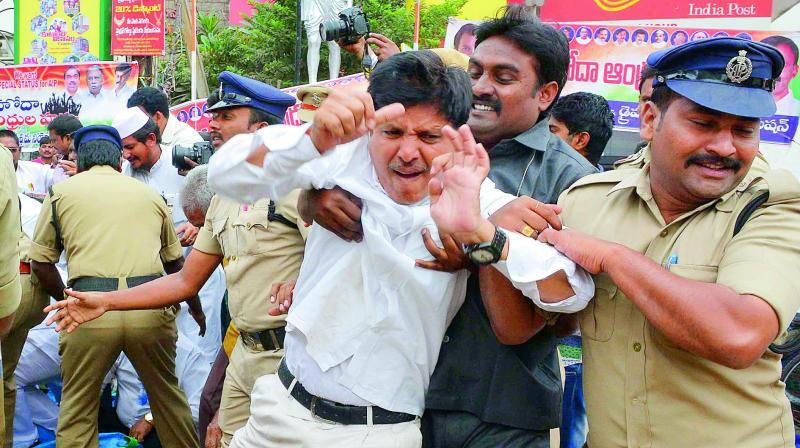 Policemen arrest the Congress leaders who were conducting a peaceful protest for Special Category Status in Vijayawada on Thursday. (Photo: DC)