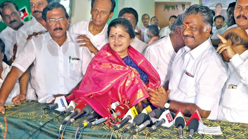 AIADMK  star speaker  Nirmala Periyasamy joins O. Panneerselvam camp in Chennai on Tuesday. Former education minister Mafoi Pandiarajan also present.(Photo: DC)