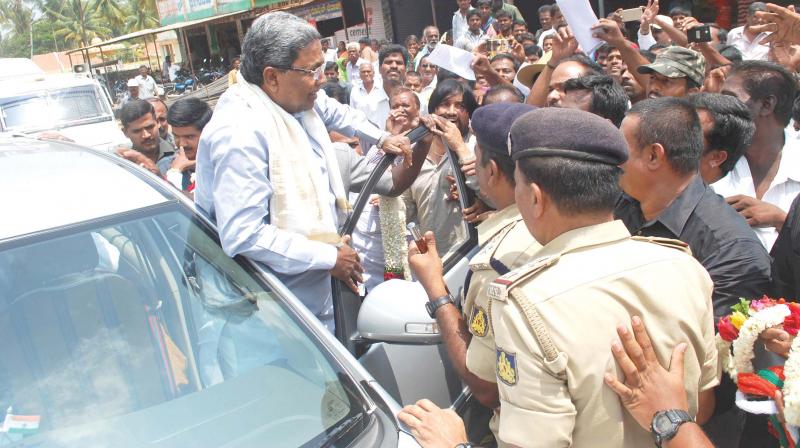 People greet CM Siddaramaiah on his arrival in Chamarajnagar on Sunday (Photo: KPN)