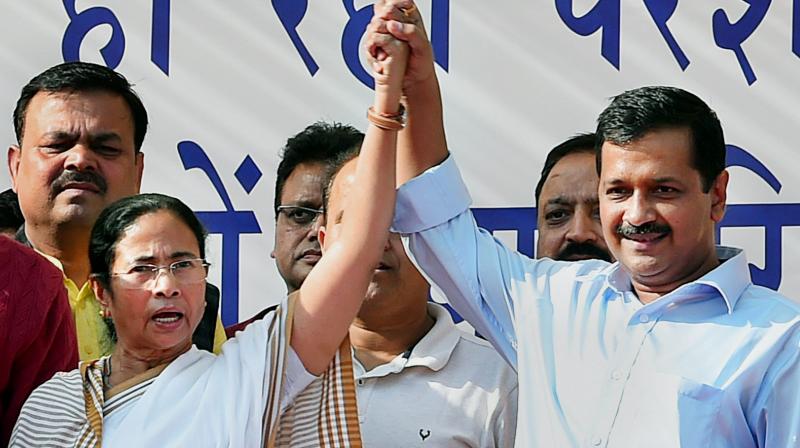 Delhi Chief Minister Arvind Kejriwal and West Bengal Chief Minister Mamata Banerjee join hands at mass rally against demonetisation of currency notes, at Azadpur Mandi in New Delhi. (Photo: PTI)