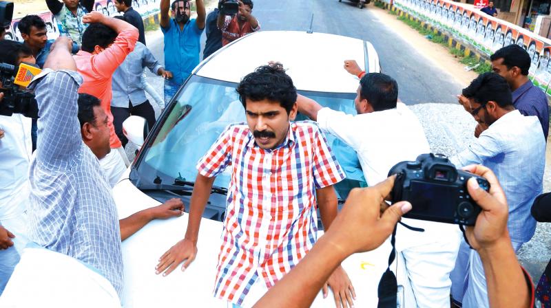 Protests block the car of Rajmohan Unnithan before Kollam DCC office on Wednesday. (Photo: DC)
