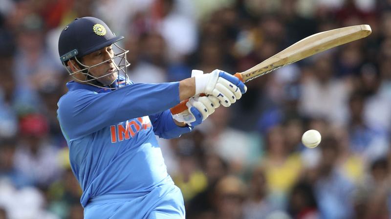 Can Dhoni steer India through? (Photo: AFP)