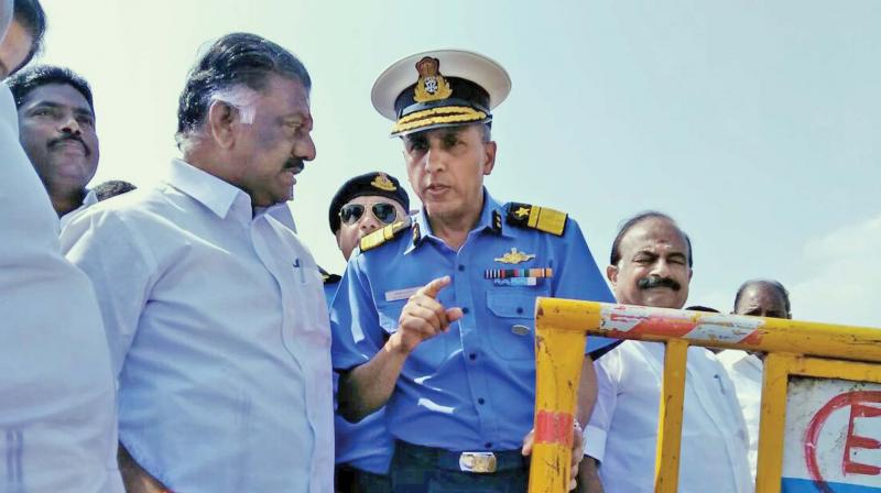 O Pannerselvam visits an oil spill site at Ennore. Commander Coast Guard Region (East) Inspector General, Rajan Bargotra, is seen briefing him. (Photo: DC)