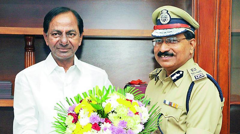 Mr M. Mahendar Reddy, newly-appointed Director-General of Police on Friday, calls on Chief Minister K. Chandrasekhar Rao in Hyderabad on Saturday. Mr Rao will hold a farewell meeting for outgoing DGP Anurag Sharma on Tuesday. Mr Sharma retires on Sunday.