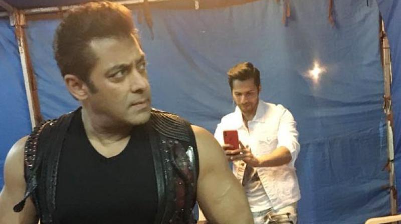 Varun Dhawan clicking Salman Khan.