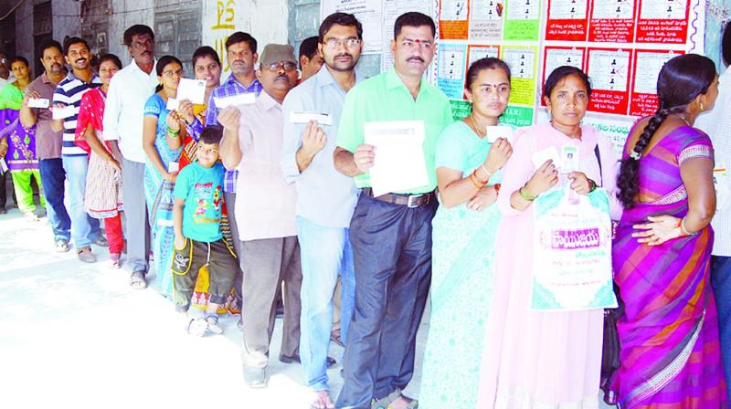 Voters stand in queue to exercise their franchise at the KSR college in Anantapur on Thursday. (Photo: DC)