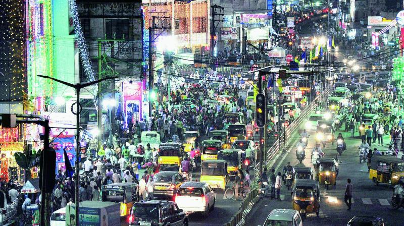 Heavy traffic at Jagadamba Junction due to rush for Pongal shopping in Visakhapatnam on Friday. (Photo: DC)
