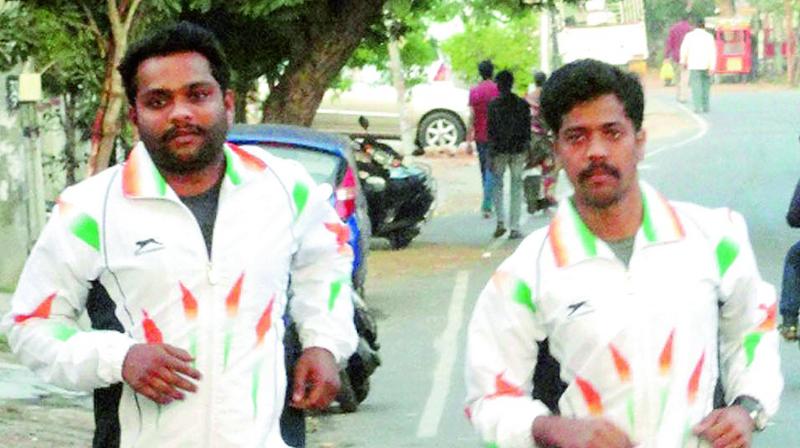 D. Suresh from Khammam in Telangana and M. Satish Babu from Srikakulam in Andhra Pradesh start an ultra-marathon from Visakhapatnam to complete 700 km to Hyderabad in 10 days. (Photo: DC)