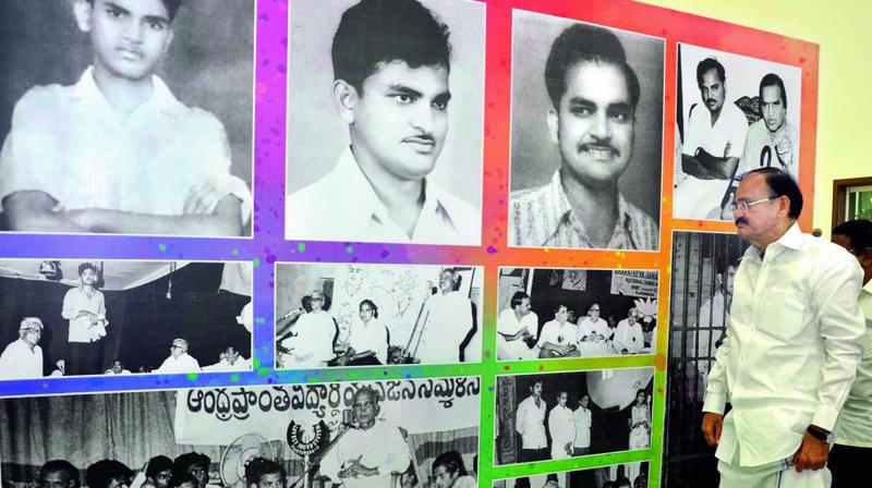 Union minister M. Venkaiah Naidu looks at photos exhibited at VPR convention centre in Nellore city on Friday. (Photo: DC)