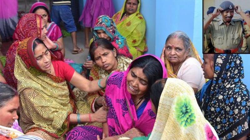 Women console the wailing wife of Central Jail head-constable Ramashankar (inset) who was killed by SIMI terrorists during their escape from Central Jail on Monday in Bhopal. (Photo: PTI)