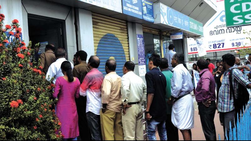 Customers queue up at SBIs main branch in Statue in Thiruvananthapuram on Sunday even before the bank was opened. Despite being a holiday for banks, employees worked from 9 am to 4 pm to ease out the issues created by demonetisation.  (Photo: Peethambaran Payyeri)