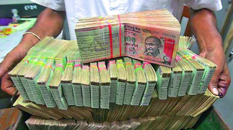 the centre is  planning to ban possession of old 500 and 1000 notes to force people use amnesty scheme.