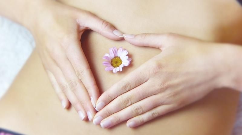 Woman removes her belly button to gift to her boyfriend. (Photo: Pixabay)