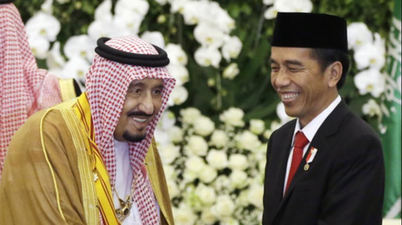 Saudi King Salman, left, shakes hands with Indonesian President Joko Widodo during their meeting at the presidential palace in Bogor, West Java, Indonesia, Wednesday, March 1, 2017. (Photo: AP)