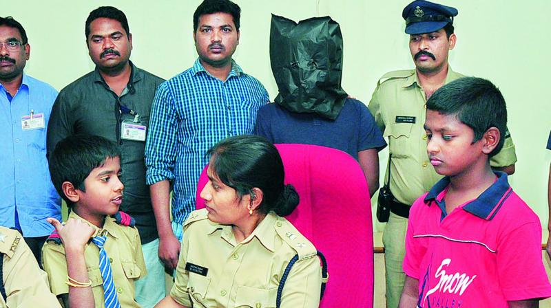 DCP Sumathi talks to the two kidnapped children at a press conferance on Wednesday following the arrest of the accused kidnapper Chandra Shekhar. (Photo: DC)