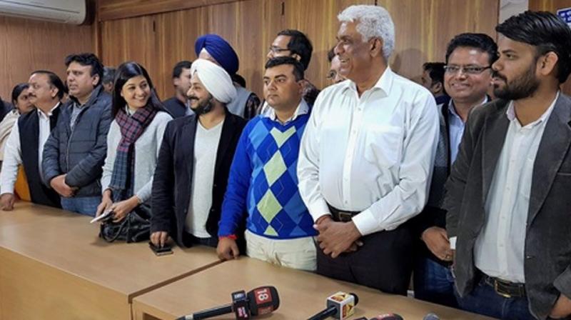 The Delhi High ordered the Election Commission - which disqualified the 20 Aam Aadmi Party MLAs last week- to file its reply on the issue by February 6. (Photo: PTI)