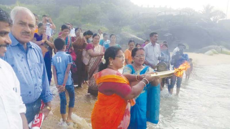 Mogaveeras offer Samudra Pooja near Mangaluru on Sunday