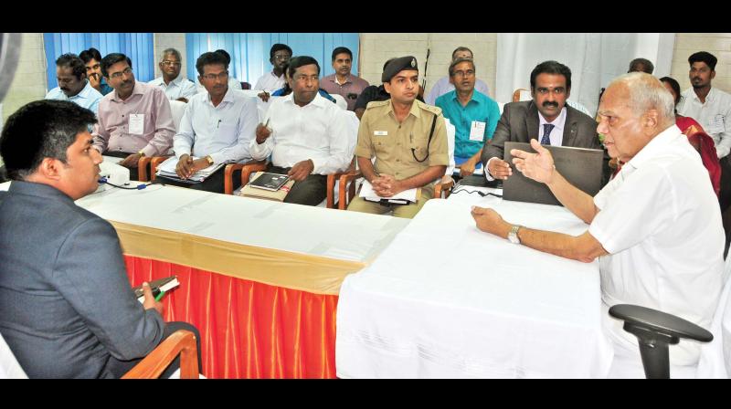 Banwarilal Purohit, Governor of Tamil Nadu, meeting officials and Kancheepuram district collector P. Ponnaiah at circuit house in Kancheepuram on Tuesday. (Photo: DC)