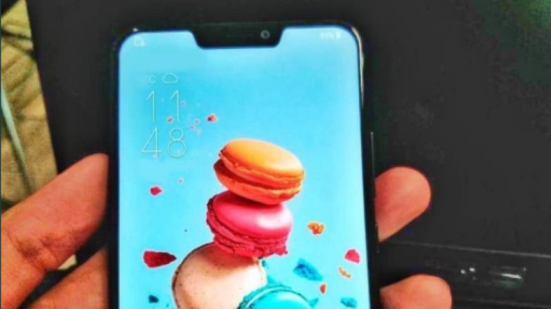 The smartphones face closely resembles the iPhone X, complete with its notch and a narrow-bezel display. (Photo: GizChina)