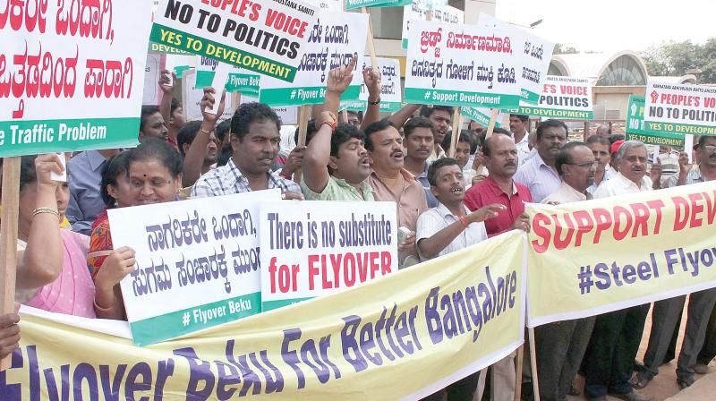 North Bengaluru residents protest in front of Esteem Mall, Hebbal, on KIA Road on Sunday demanding a steel flyover.  (Photo: DC)