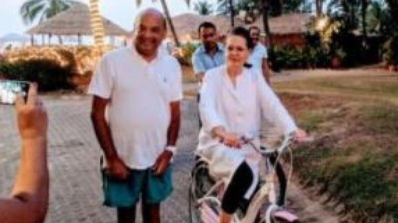 The photo of Sonia Gandhi, who held the post of Congress president for 19 years, in Goa has been shared widely. (Photo: Twitter | @Riteishd)