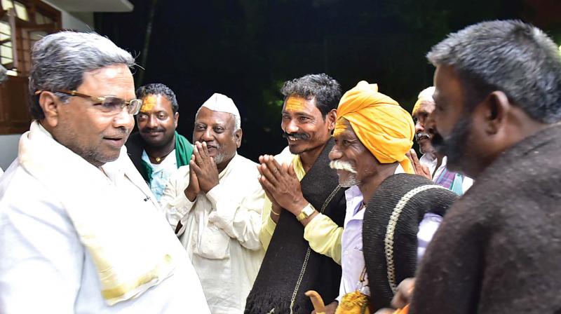 CM Siddaramaiah greeting farmers from Bagalkot on Monday in Bengaluru. (Photo: KPN)